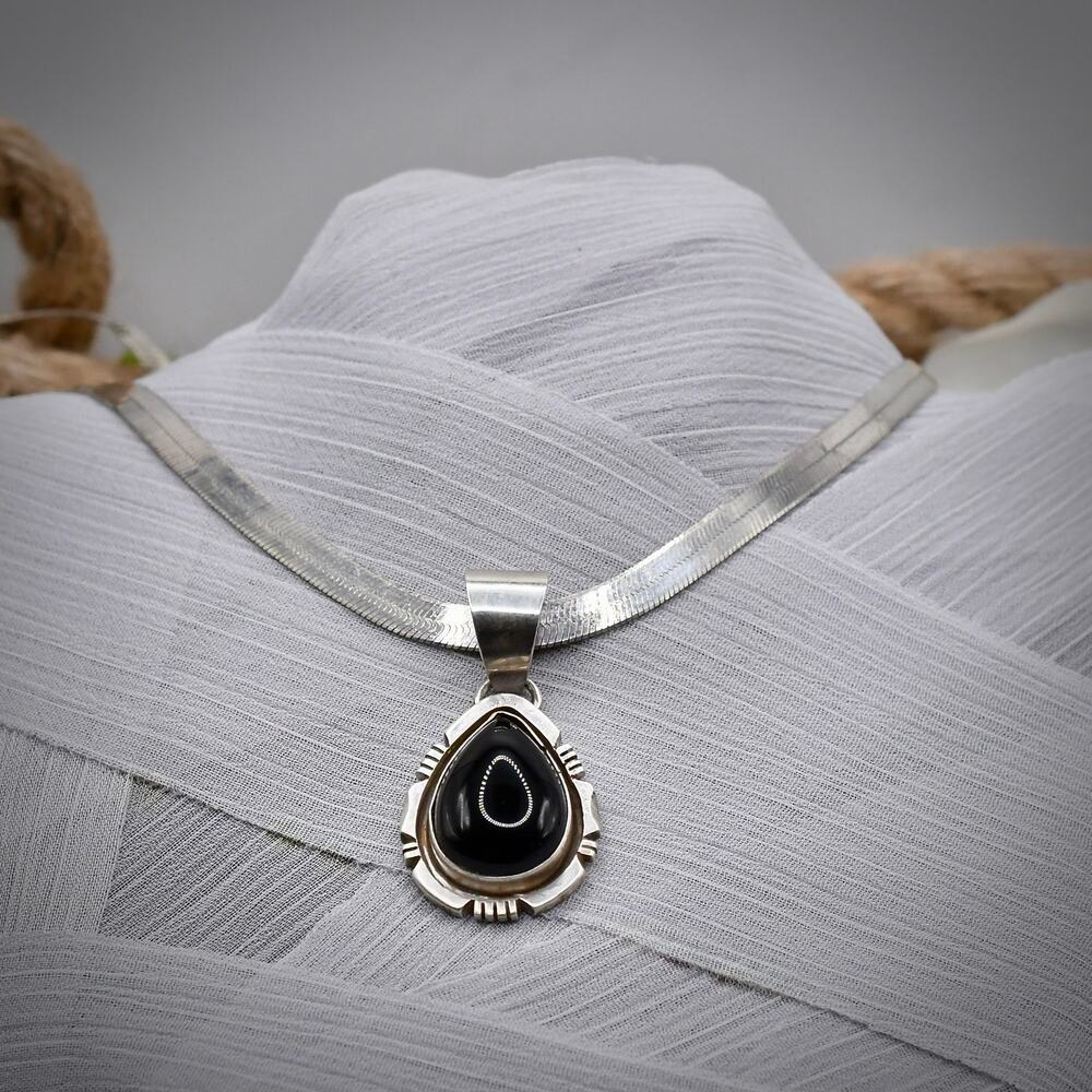 Navajo Sterling 925 Signed RL Black Onyx Teardrop Pendant With 16 Inch Chain